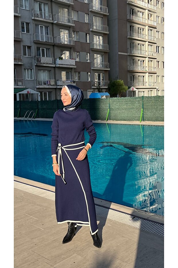 Pelerinli triko elbise - 3