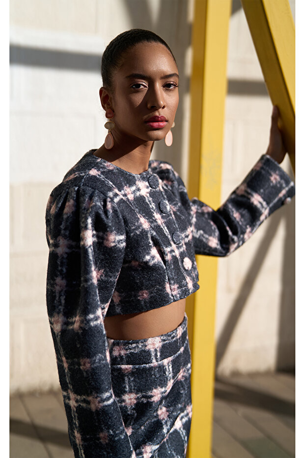 سترة رمادية قصيرة - نمط رمادي وأزرار - 1