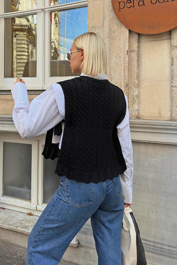 Schwarzer Damen-Strickpullover mit Haarflechtmuster und Bindedetail - 5