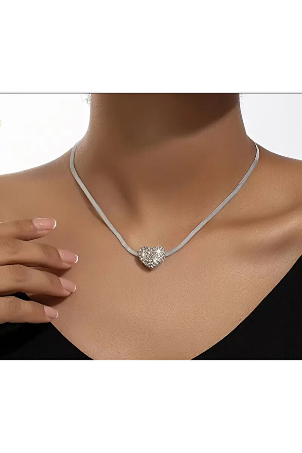 Stylish Italian Necklace with Heart Stone