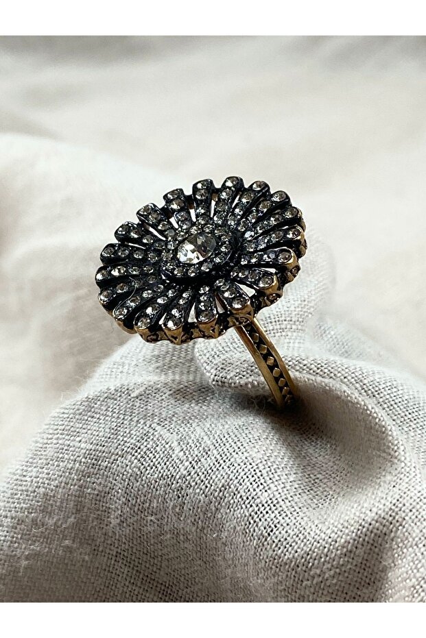 Zircon Flower Patterned Figure Ring - 5