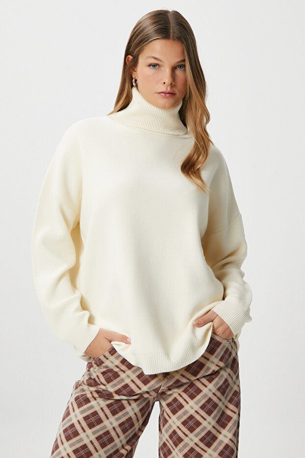 Women's Teresa Cream Turtleneck Oversize Knitwear Sweater