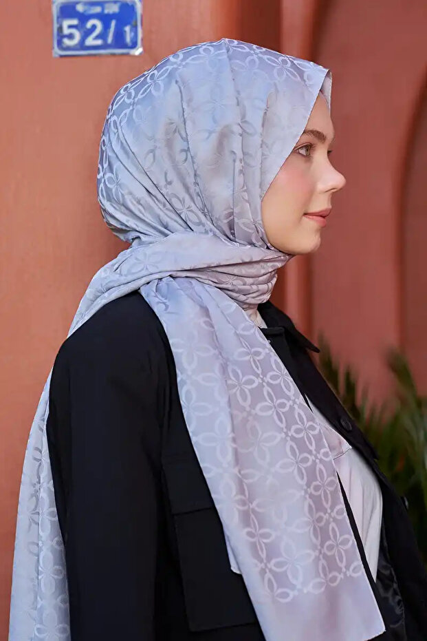 مجموعة فضية منقوشة بتصميم البرسيم - 3