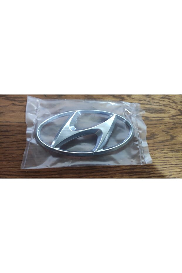 موديل 2007 HYUNDAI ACCENT - شعار المصراع الأمامي وتفاصيل مطلية بالكروم