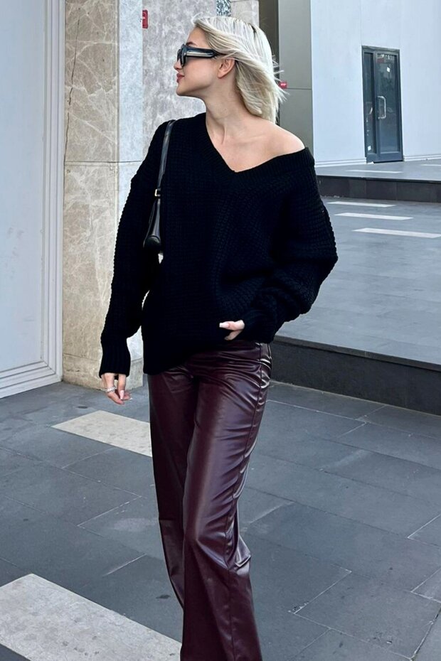 Schwarzer Oversize-Strickpullover mit V-Ausschnitt Mg1440 - 1