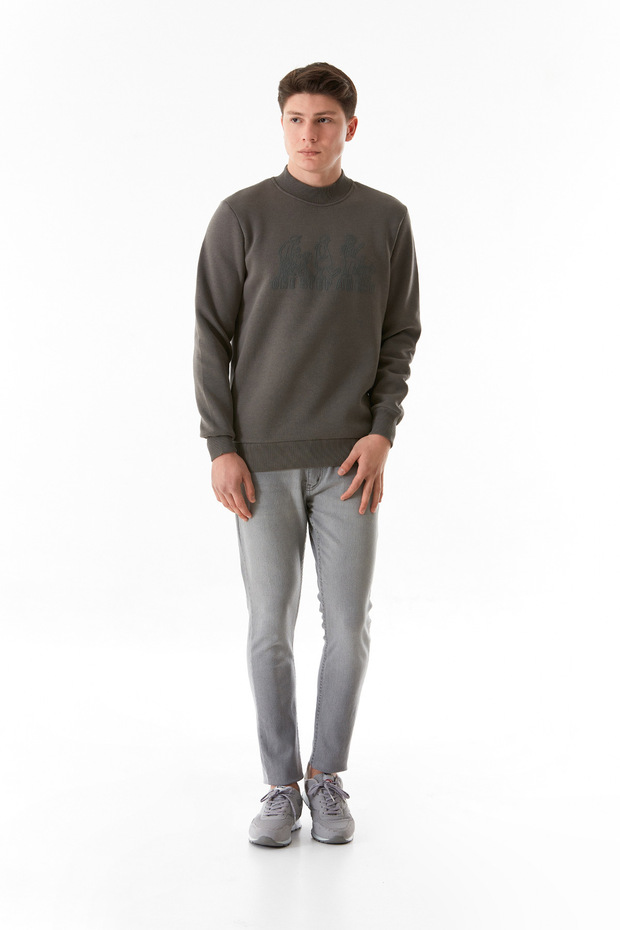 سويت شيرت برقبة دائرية منقوش بثلاثة خيوط - 2