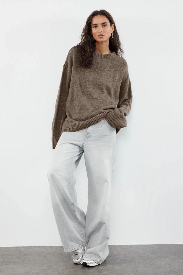 Nerzfarbener, weicher, strukturierter Strickpullover mit weitem Schnitt TWOAW25KZ00168 - 3