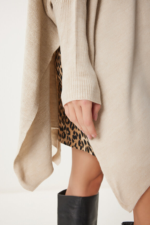 Női krémszínű oldalsó hasítékos, túlméretezett poncsó pulóver YY00005 - 6