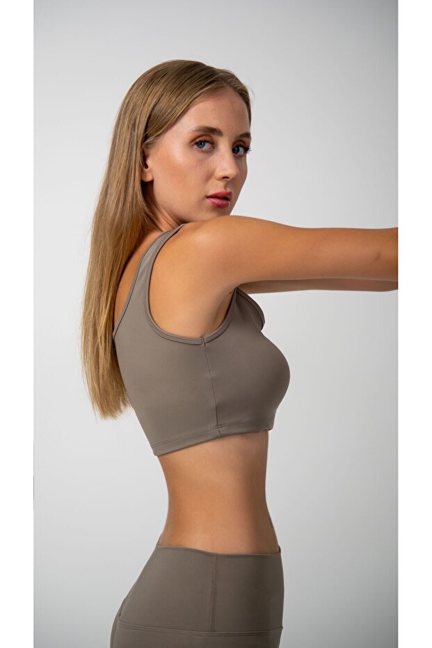 بلوزة قصيرة بحزام سميك من فرو المنك - 2