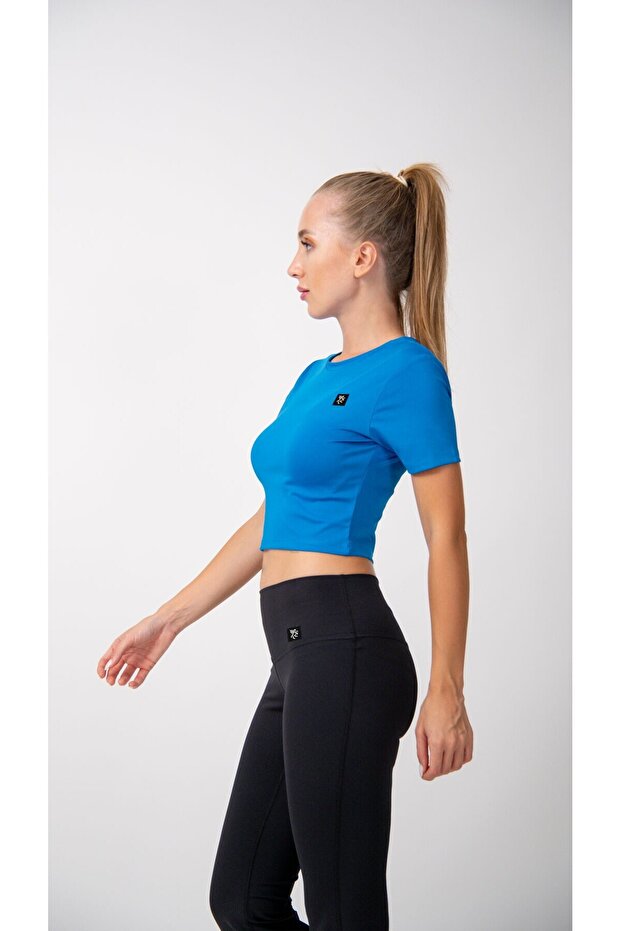 بلوزة قصيرة باللون الفيروزي - كم قصير - 1