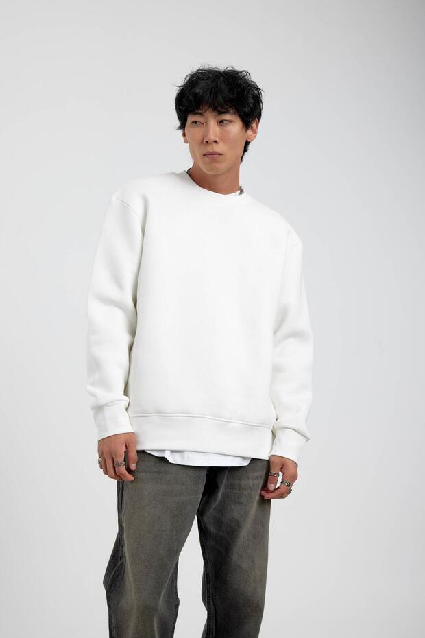 Beyaz Bisiklet Yaka Basic Şardonlu Sweatshirt - 5