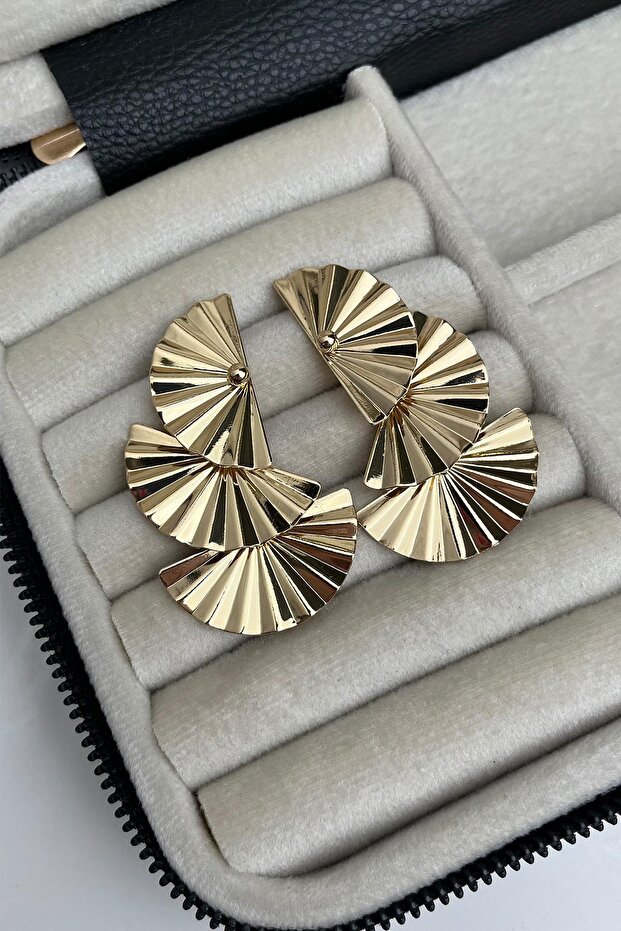 Serrated Plate Fan Earrings (En:3.5 cm Size:1.5Cm)