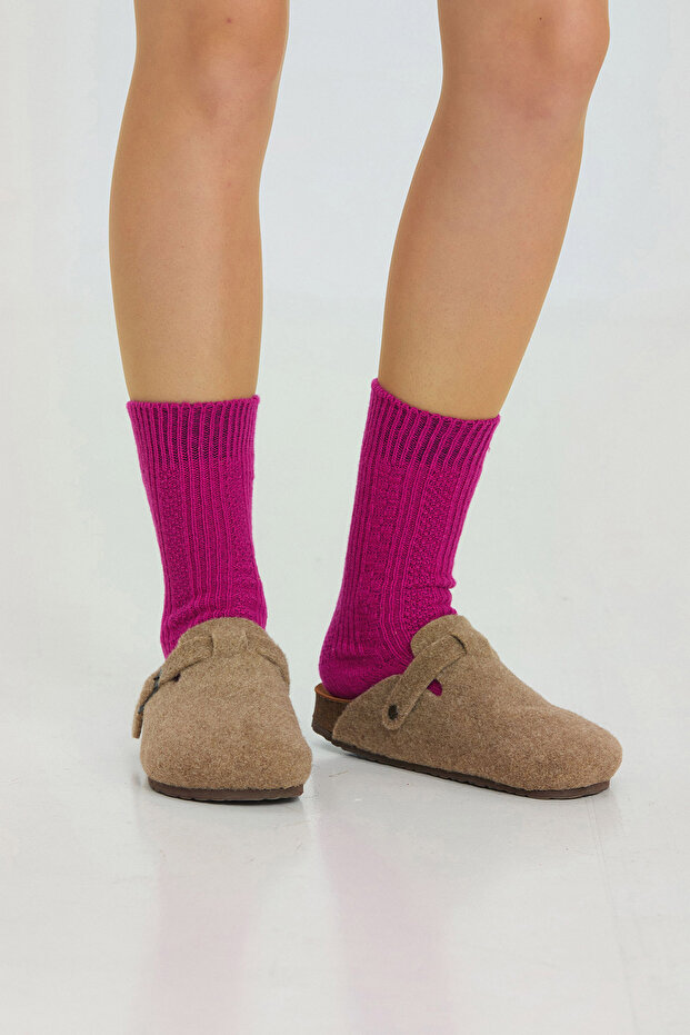 جوارب صوفية منقوشة باللون الوردي - 4