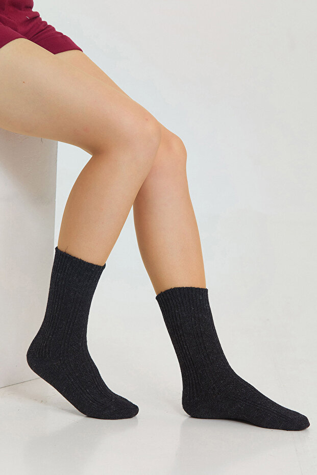 جوارب صوفية سوداء منقوشة متوسطة الحجم - 3