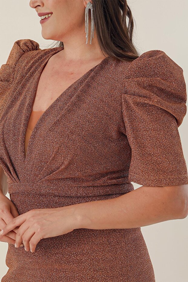 V-nyakú bélelt, drapériás Lurex nagy méretű ruha - 4