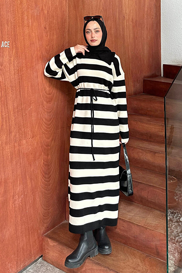 Peter Pan collar detailed striped knit dress black