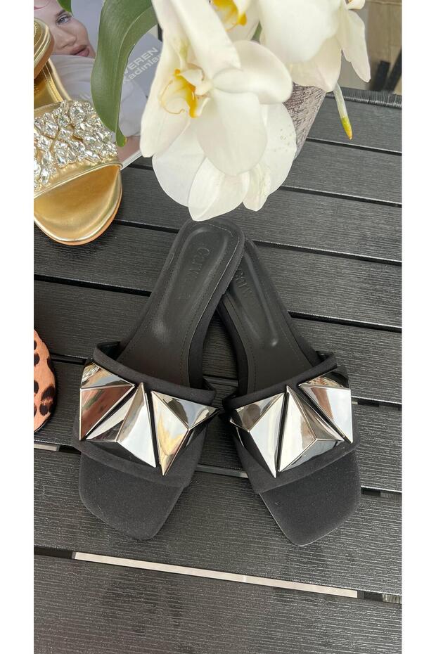 Zoser Black Gray Pyramid Patterned Flat Slippers