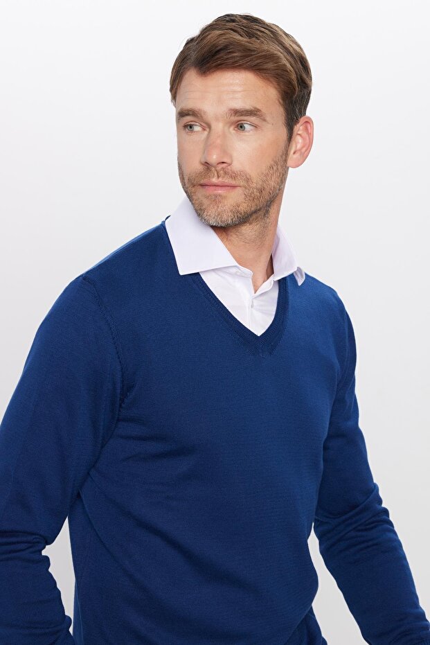 Men's Standard Fit Regular Cut V-Neck Cotton Blue Knitwear Sweater