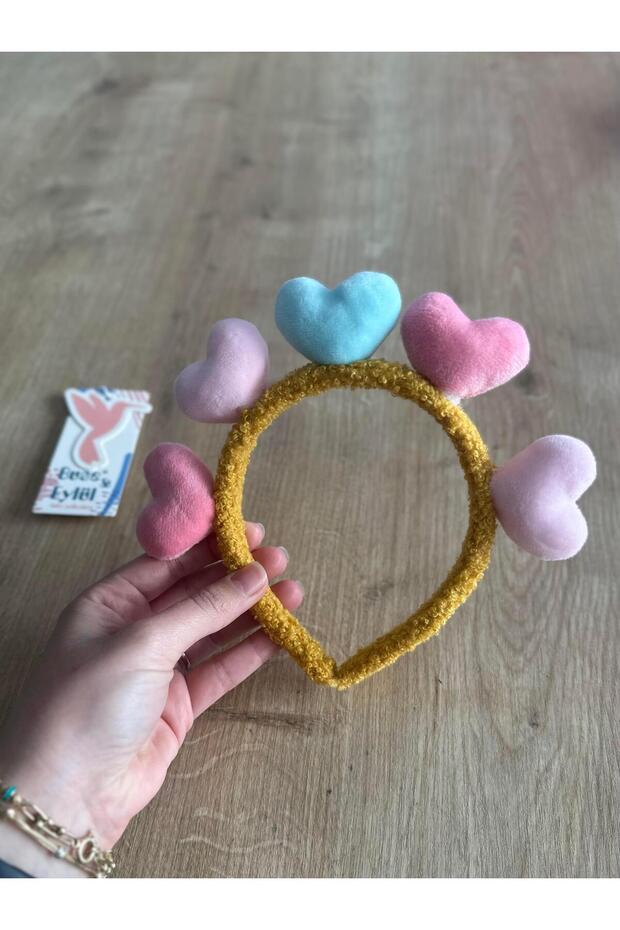 Kruna devojke u obliku senfastog srca - 1