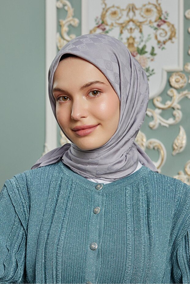 وشاح جاكار بنمط مونوغرام رمادي - 2