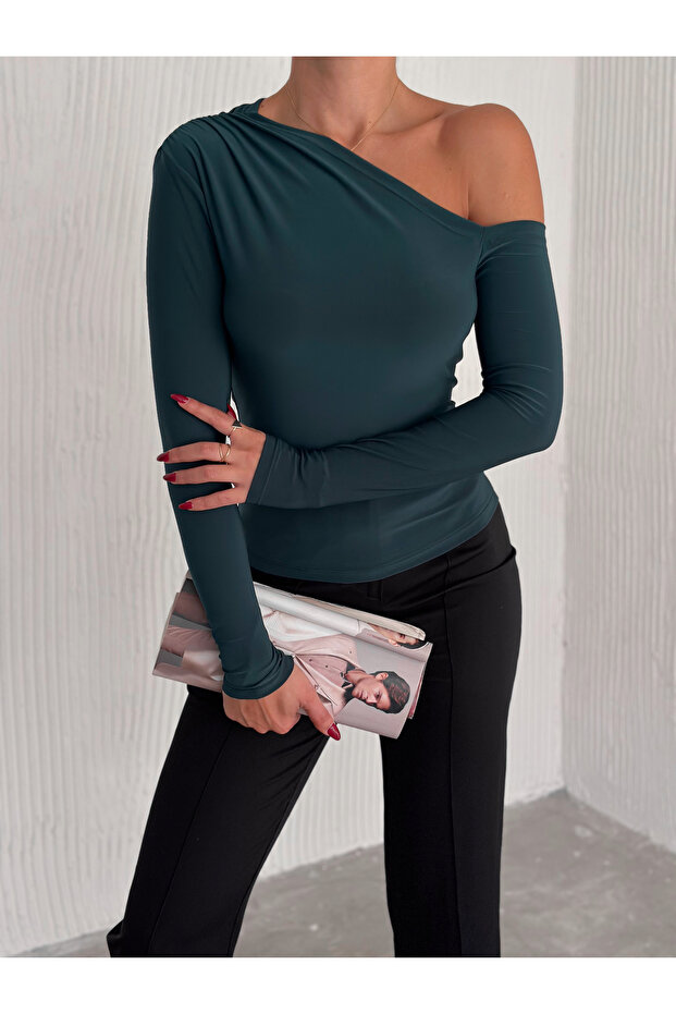 Women's Emerald Green One Shoulder Open Long Sleeve Sandy Fabric Knitted Blouse
