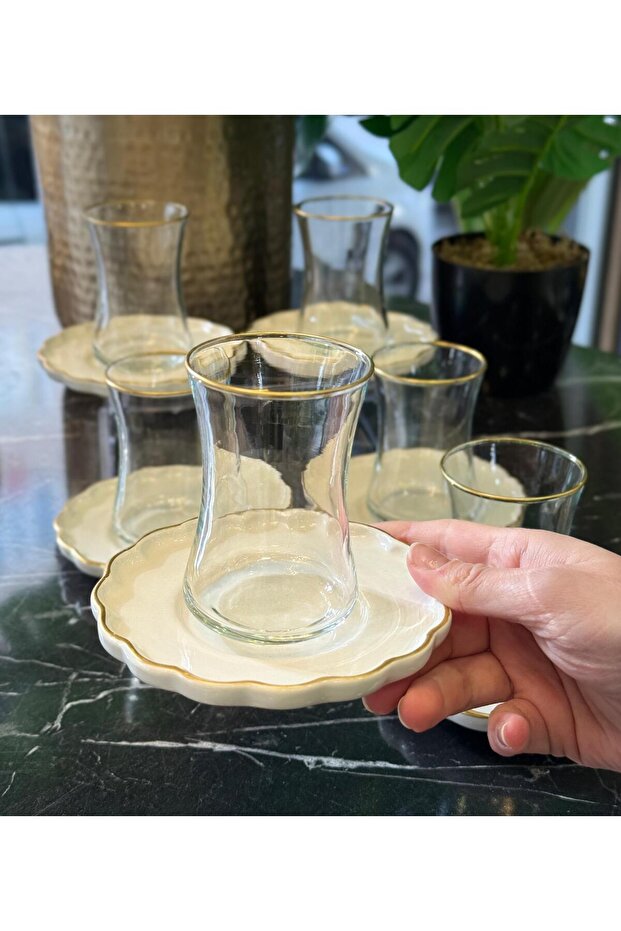 12-Piece 6-Person Modern Gold Daisy Tea Set