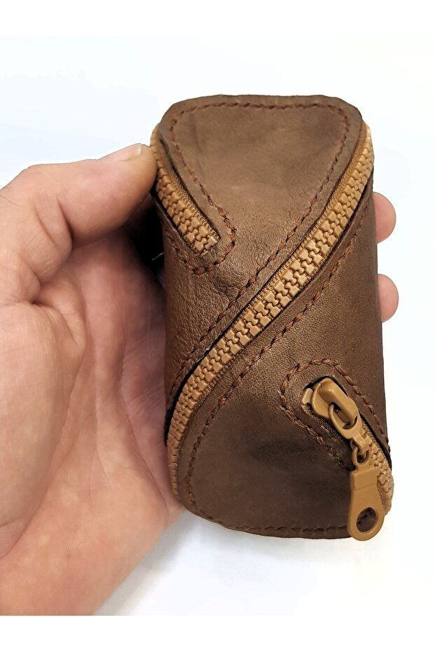 Eight-Shape Leather Zippered Keychain