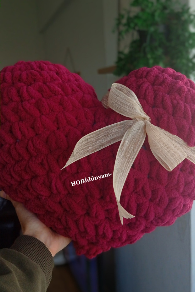 Perna decorativa cu inima - 1