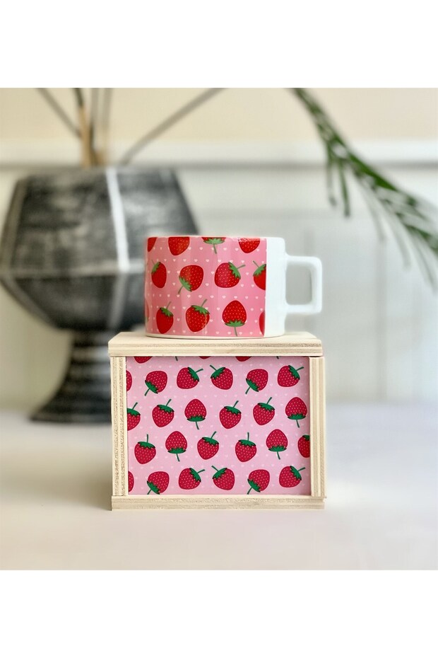 كوب بتصميم فراولة - 1
