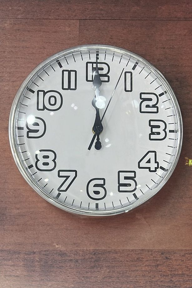 Gümüş Detaylı Kalın Okunaklı Fontlu Duvar Saati Okuması Kolay Büyük Puntolu Duvar Saati - 4