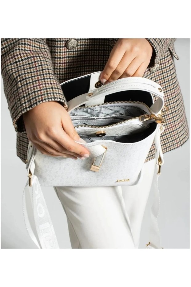 Large Internal Volume Multi-Compartment Women's Hand and Shoulder Bag