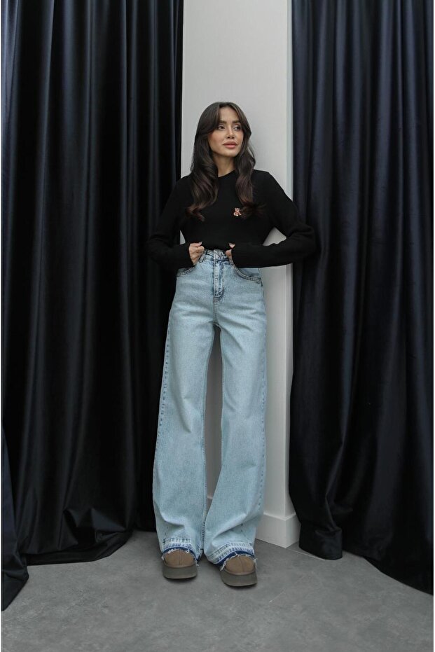 Light Blue Wide Leg Jeans with Leg Detail