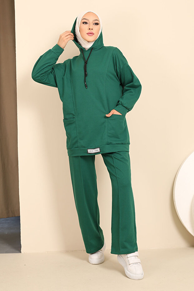 Emerald Green Two Thread Hijab Set with Label on the Front - 4