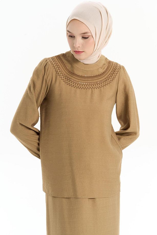 Nakış Detaylı Bluz Etek Takım - Camel - 1