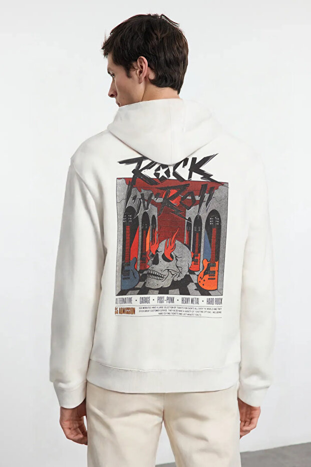 Ekru Oversize/Geniş Kesim İçi Polarlı Kapüşonlu Rock Baskılı Sweatshirt TMNAW24SW00195 - 2