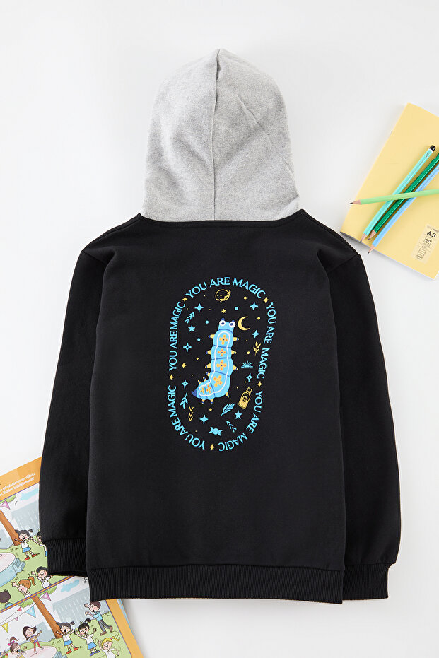 Siyah Kapüşonlu Erkek Çocuk Sırt Baskılı Örme Sweatshirt TKDAW25SW00125 - 2