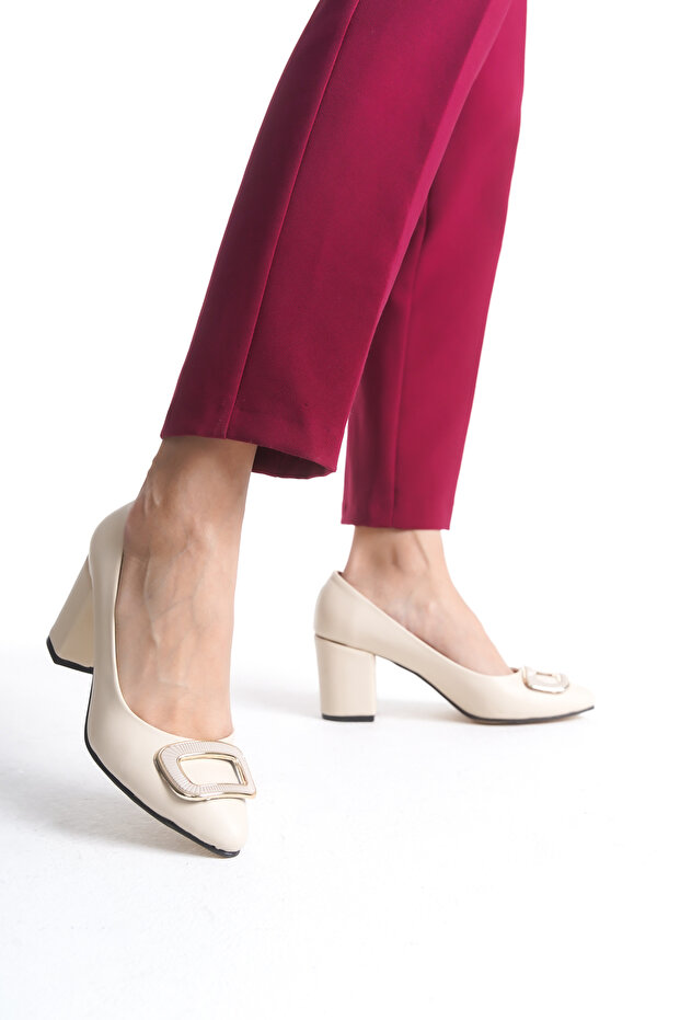 Low-Cut Front Buckle Heeled Shoes