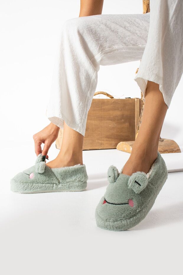 Zimní chlupatá vnitřní protiskluzová podrážka Měkká texturovaná žába vyšívaná dámská domácí obuv Stc1021 - 2