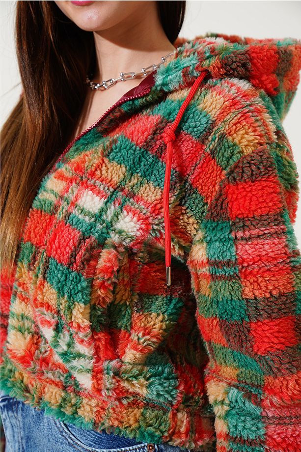 5193 Kapüşonlu Peluş Crop Ceket - Çok Renkli - 4