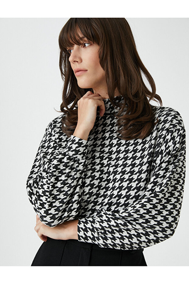 Houndstooth Patterned Stand Collar Sweater