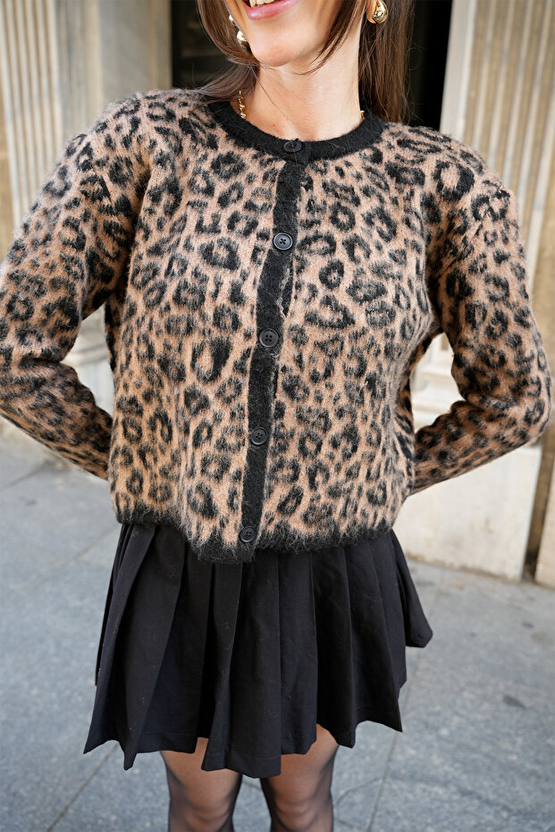Leopard Patterned Crew Neck Cardigan - 6
