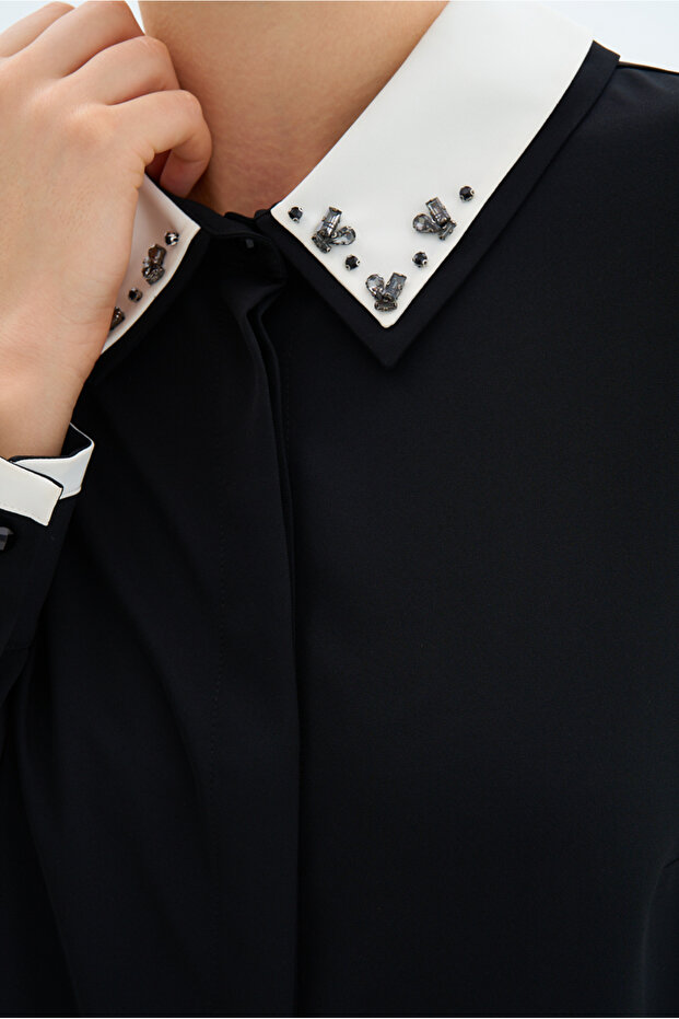 Yakası İşlemeli Bluz - 5