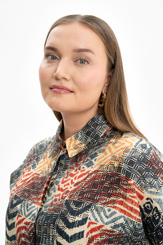 بلوزة بنمط قطع غير متماثل - 5