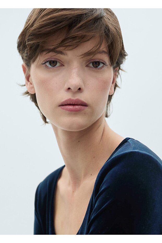 Dekolte kadife tişört - 6