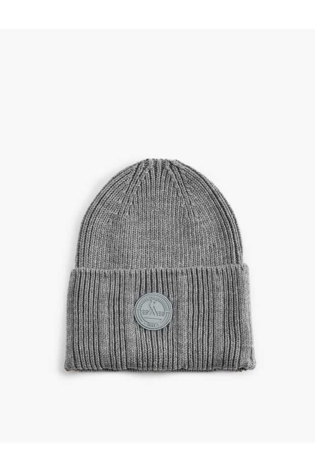 Layered Beret with Label Detail