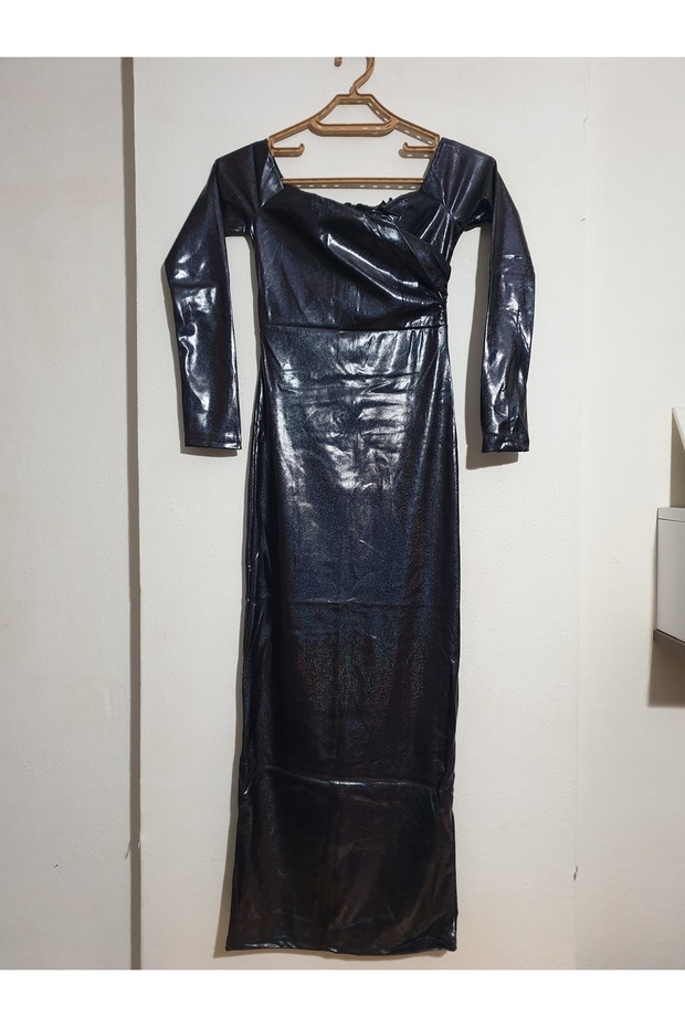 Kadın Omzu Açık Dekolteli Uzun Kol Varak Kumaş Maxi Elbise - 5