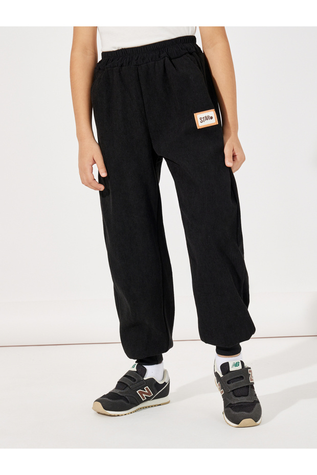 بنطال رياضي من قماش مخملي بتصميم باتش - 1