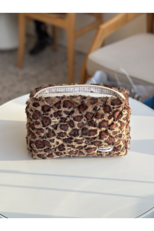 حقيبة مكياج من القطيفة بنقشة الفهد - حجم كبير - 6
