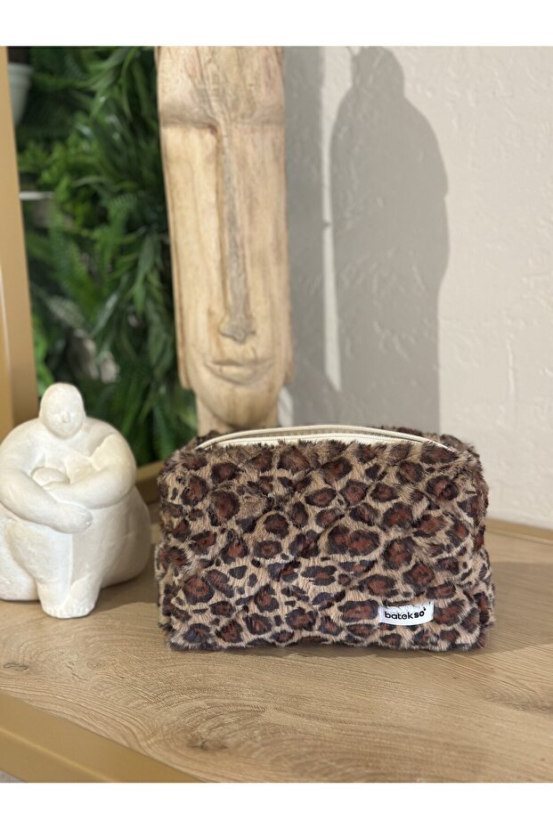 حقيبة مكياج من القطيفة بنقشة الفهد - حجم كبير - 2