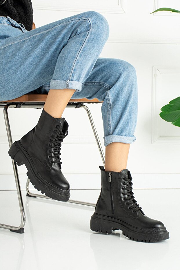 Siyah Dikişli Kadın Postal - 2